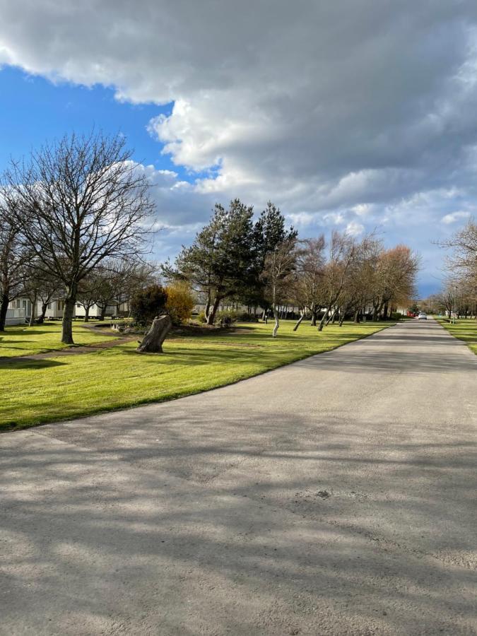 Beautiful 3-Bed Caravan Situated On Lakeland Haven Grange-over-Sands Bagian luar foto